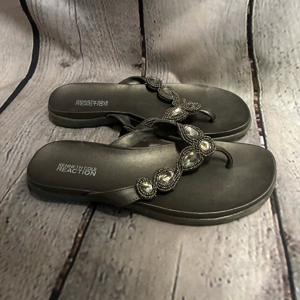Kenneth Cole Reaction Women’s Beaded Jeweled Thong Flip Flop Pewter Sandals Sz 7